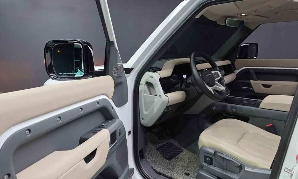 Land Rover Defender 110 D250 S, 2022