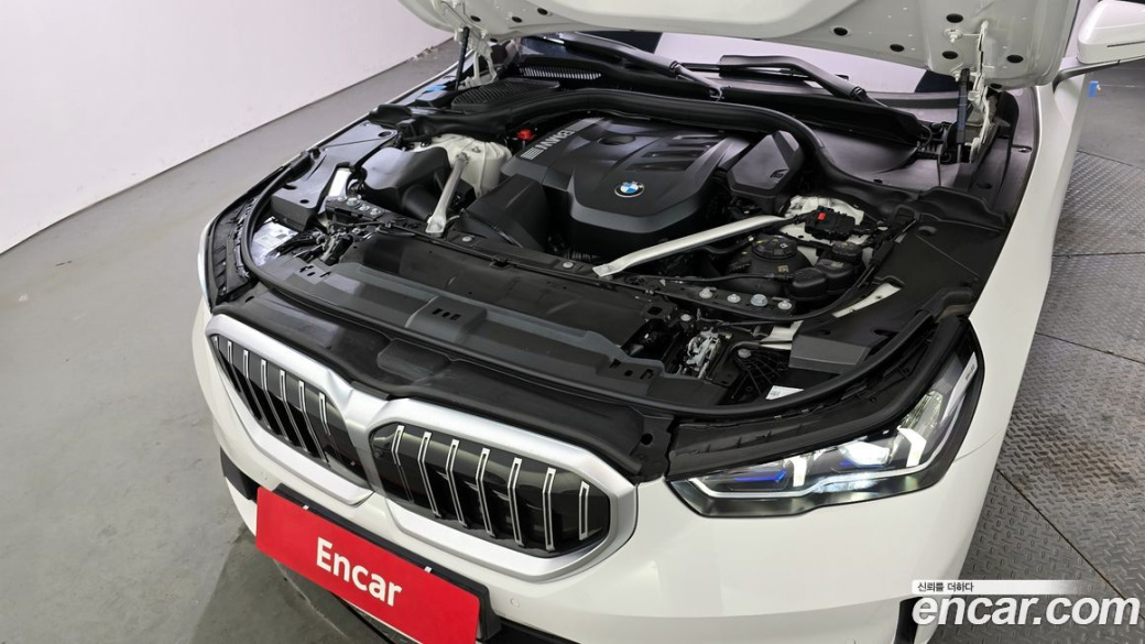 BMW 5-Series 520i, 2024