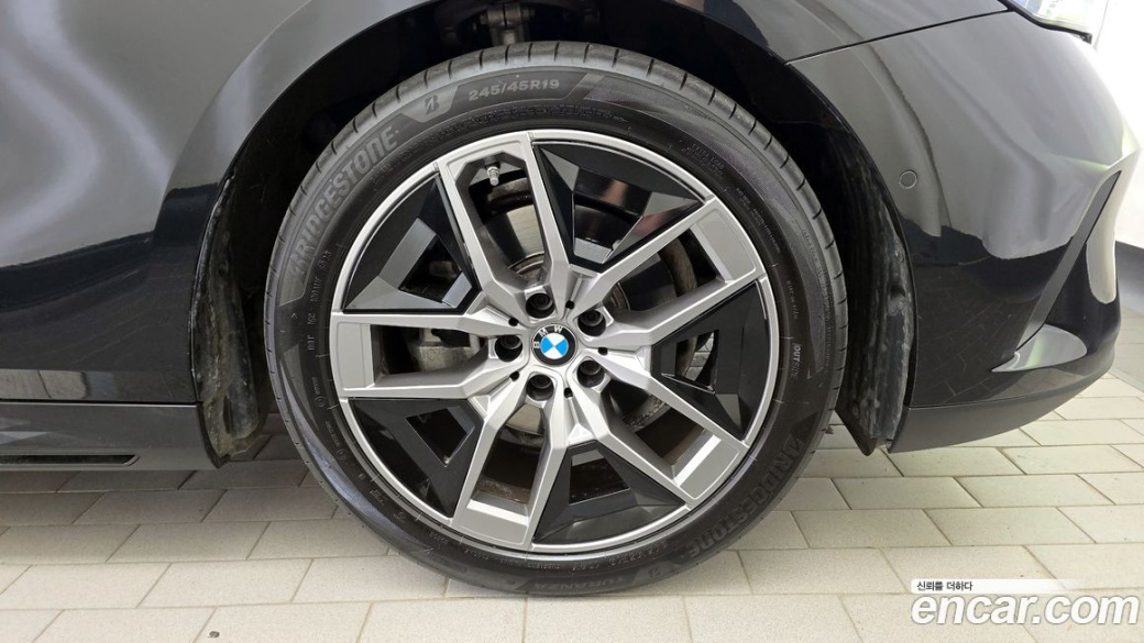 BMW 5-Series 523d, 2024