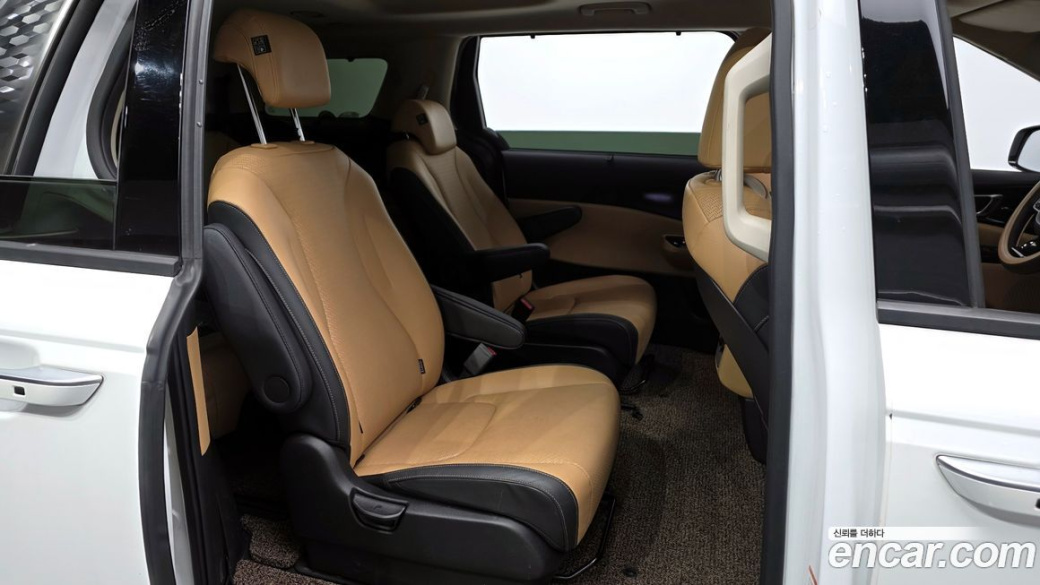Kia Carnival 9-Seater Signature, 2023