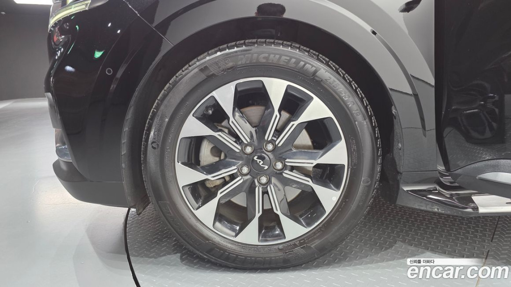 Kia Carnival 9-Seater Signature, 2023