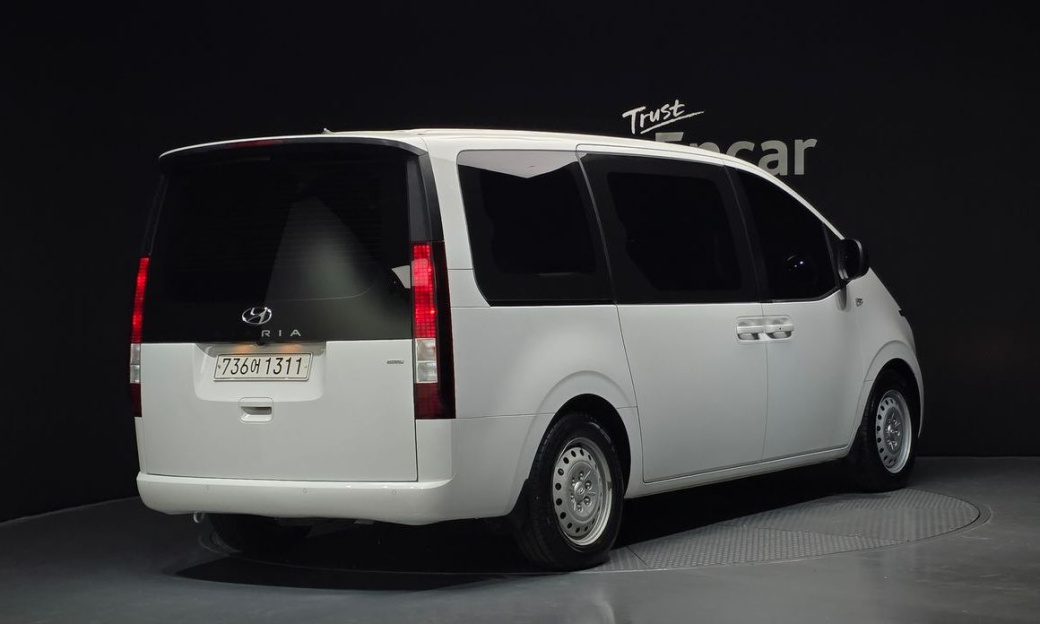 Hyundai Staria 4WD Tourer 11-Seater, 2022