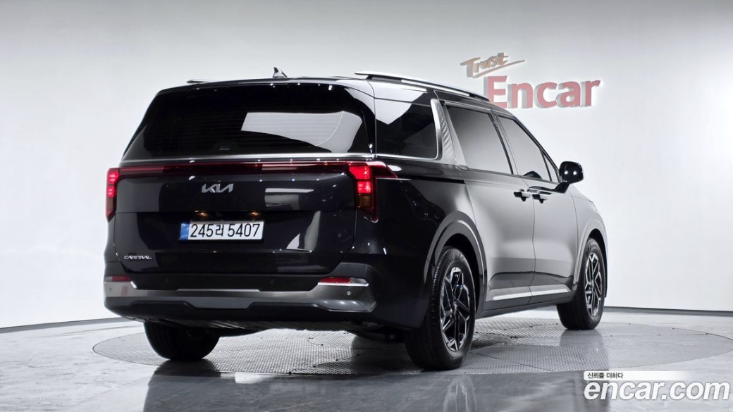 Kia Carnival 9-Seater Signature, 2025