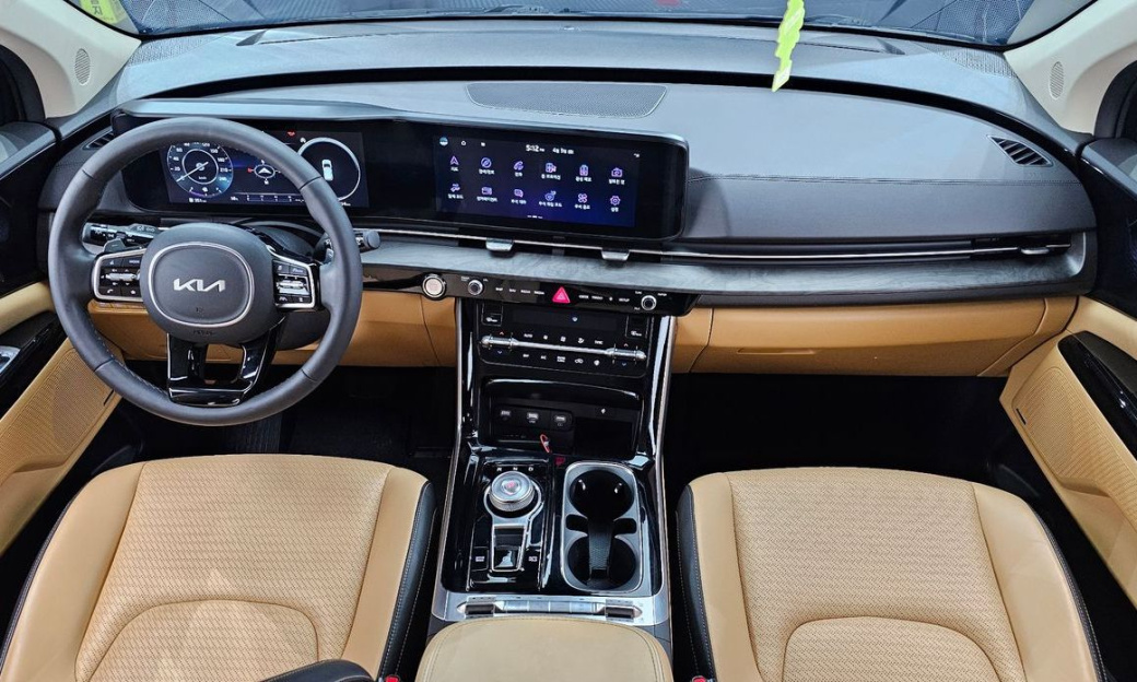 Kia Carnival 7-Seater Signature, 2023