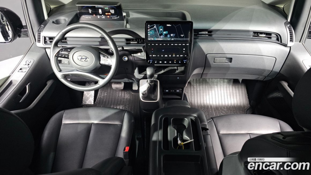 Hyundai Staria Tourer 11-Seater, 2023