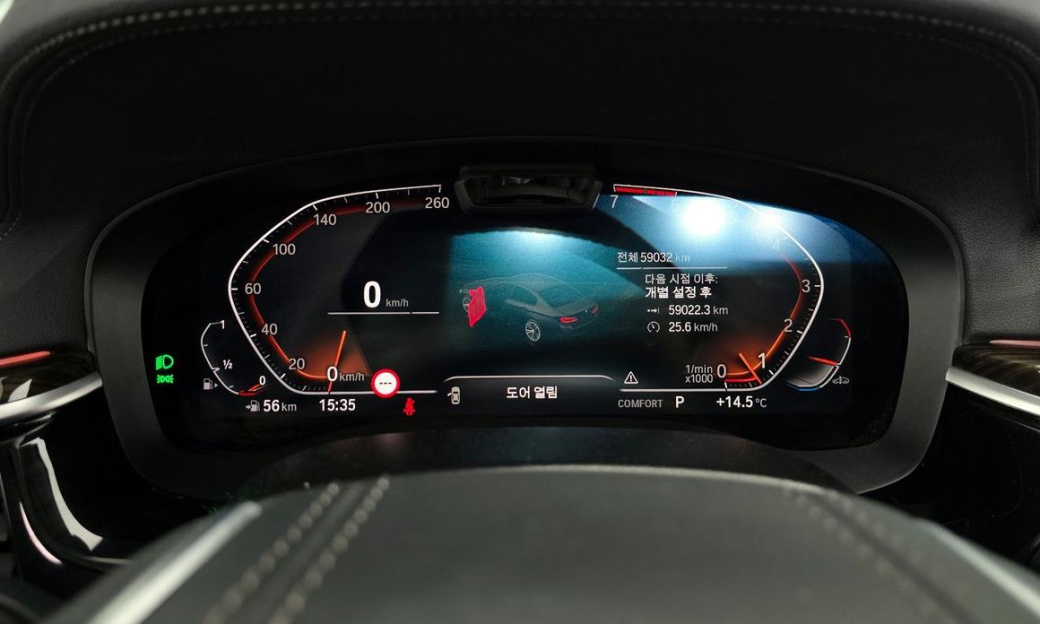 BMW 5-Series 520i Luxury, 2023