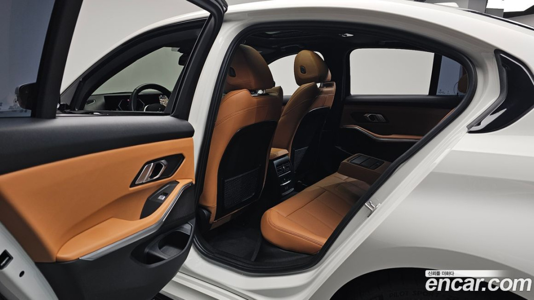BMW 3-Series 320i M Sport, 2023