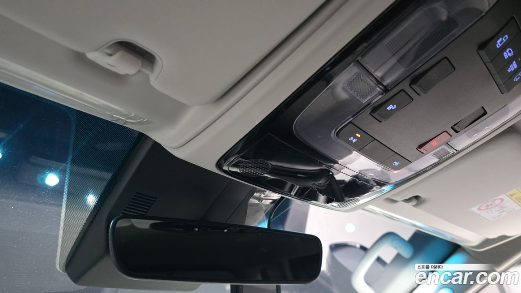 Hyundai Staria 4WD Tourer 9-Seater, 2025