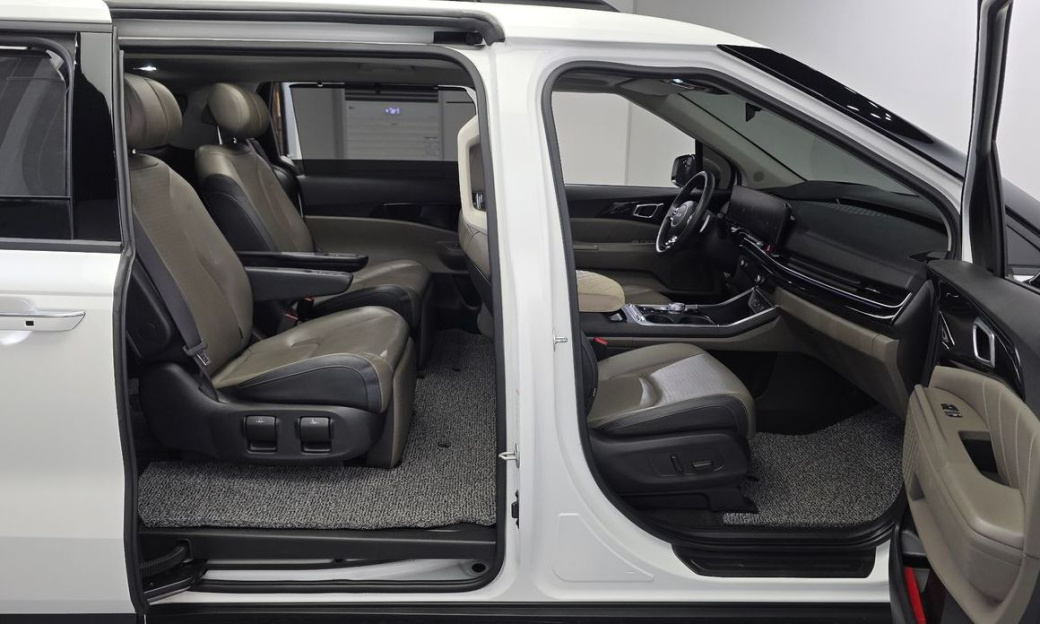 Kia Carnival 7-Seater Signature, 2025
