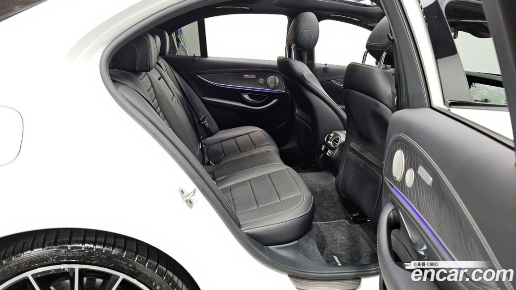Mercedes-Benz E-Class E350 4MATIC AMG Line, 2023