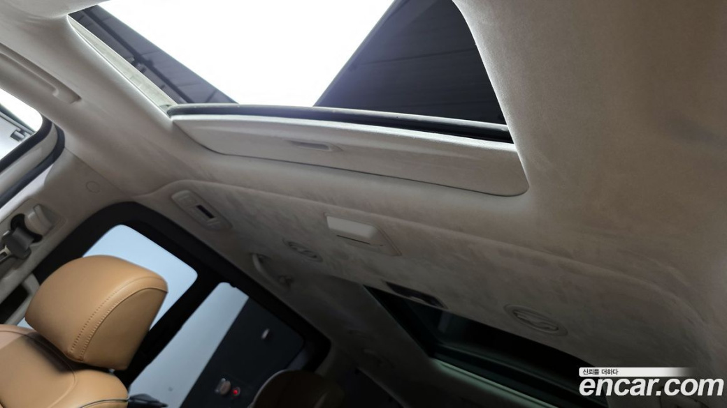 Hyundai Staria 4WD Lounge 7-Seater, 2023