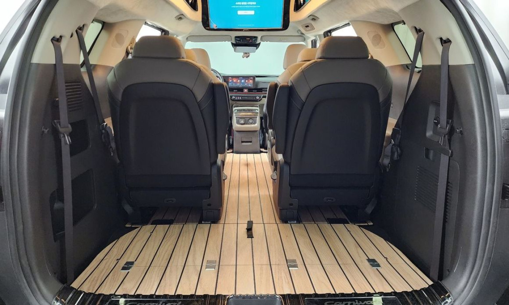 Kia Carnival 9-Seater Hi Limousine (Special Vehicle), 2024
