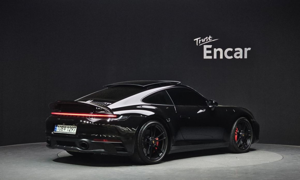 Porsche 911 Carrera 4 GTS, 2023