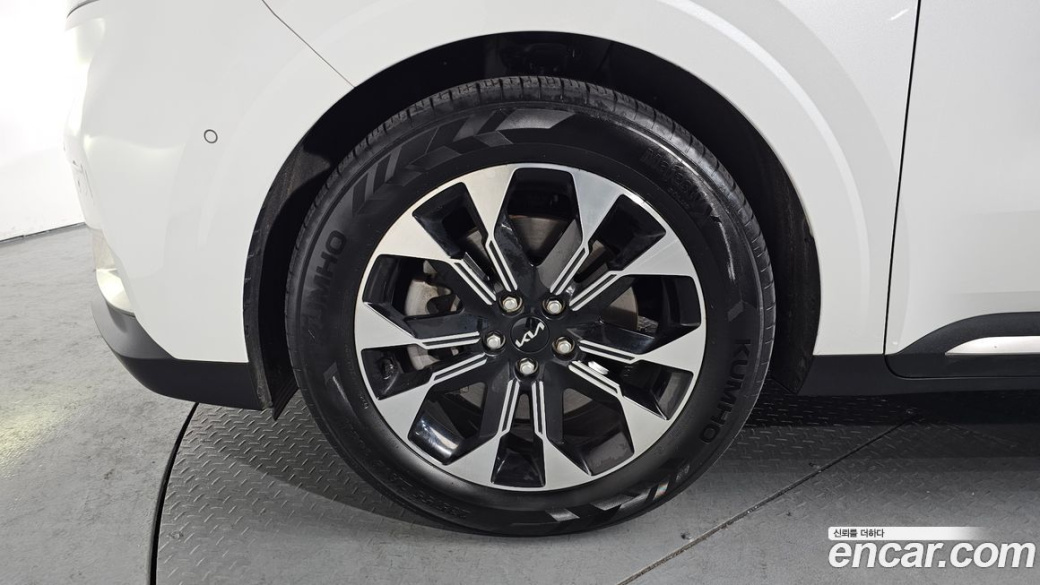 Kia Carnival 9-Seater Signature, 2023
