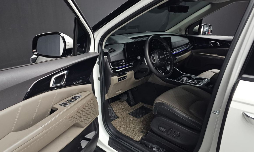Kia Carnival 7-Seater Signature, 2025