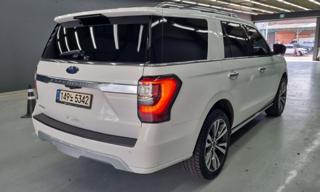 Ford Expedition Platinum 4WD, 2021