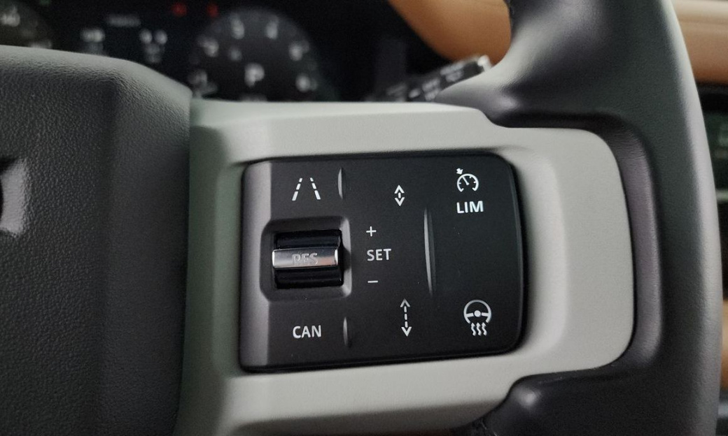 Land Rover Defender 110 P300 X-Dynamic SE, 2024