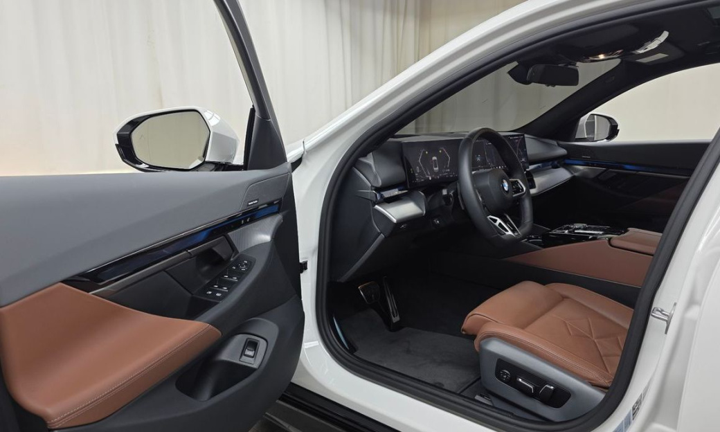 BMW 5-Series 530i xDrive M Sport, 2024