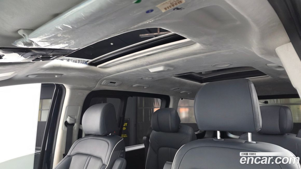 Hyundai Staria 4WD Lounge 7-Seater, 2022
