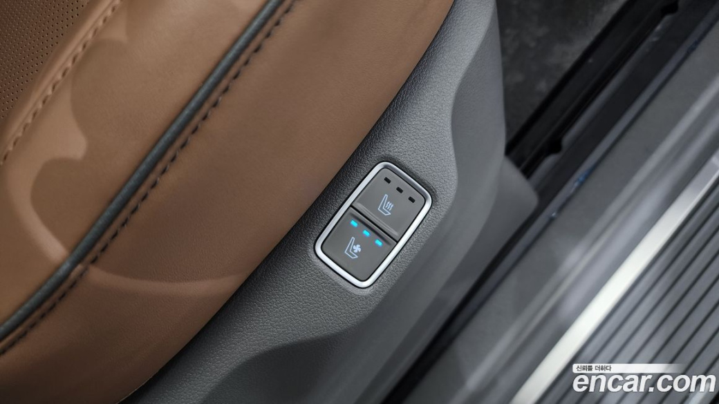 Hyundai Staria 4WD Lounge 9-Seater, 2023