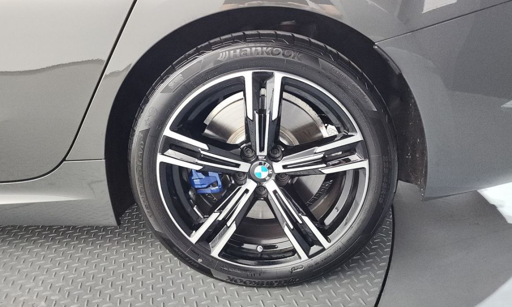 BMW 3-Series 320i M Sport, 2025