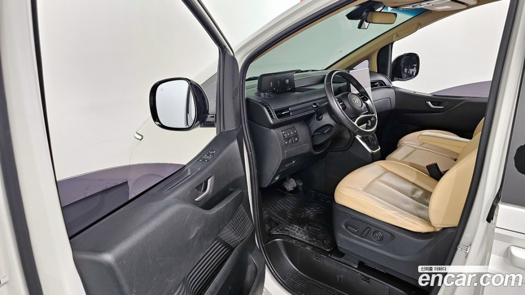 Hyundai Staria 4WD Tourer 9-Seater, 2023