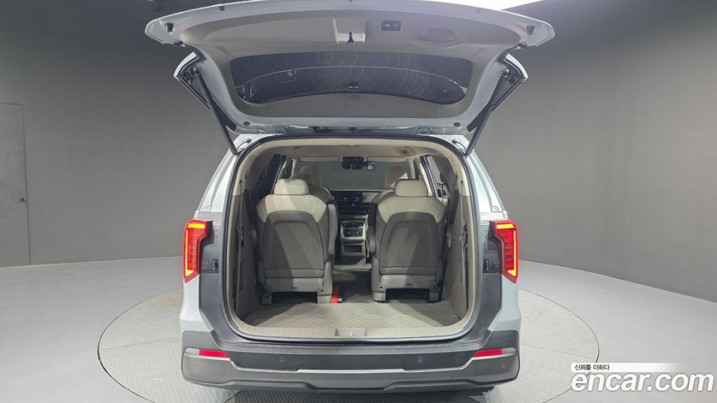 Kia Carnival 9-Seater Gravity, 2025