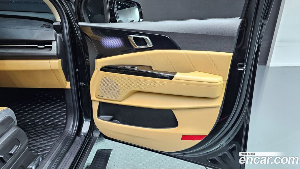 Kia Carnival 7-Seater Signature, 2023