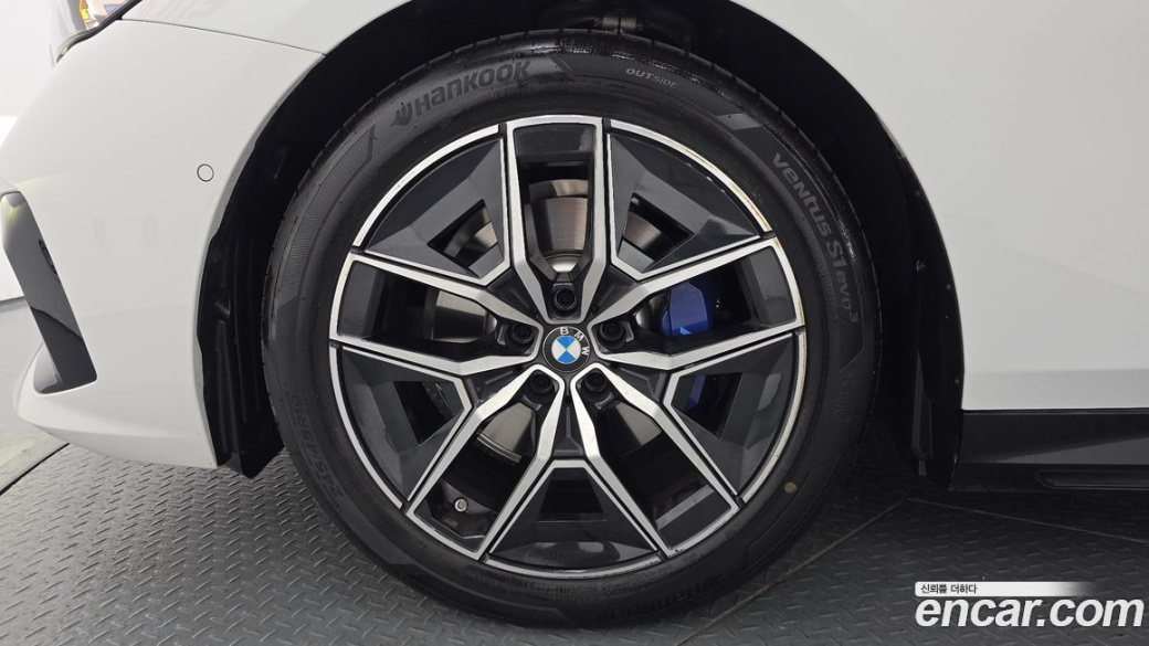 BMW 5-Series 520i M Sport, 2025