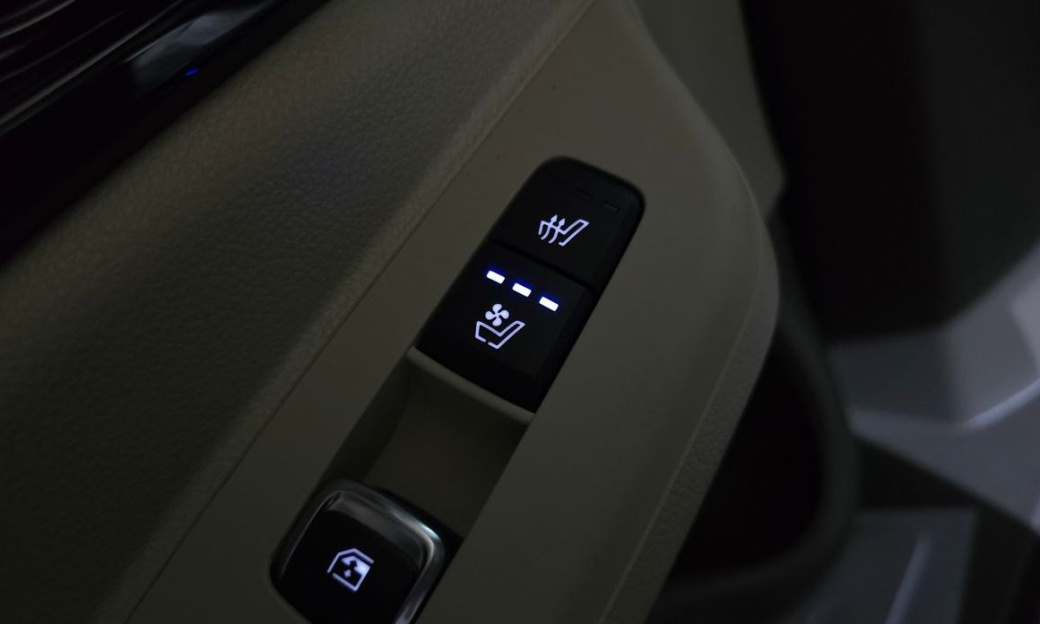 Kia Carnival 7-Seater Signature, 2024