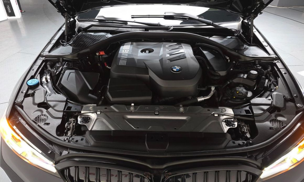 BMW 3-Series 320i M Sport, 2025