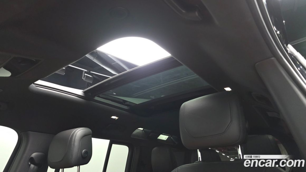 Land Rover Defender 110 P300 X-Dynamic SE, 2024
