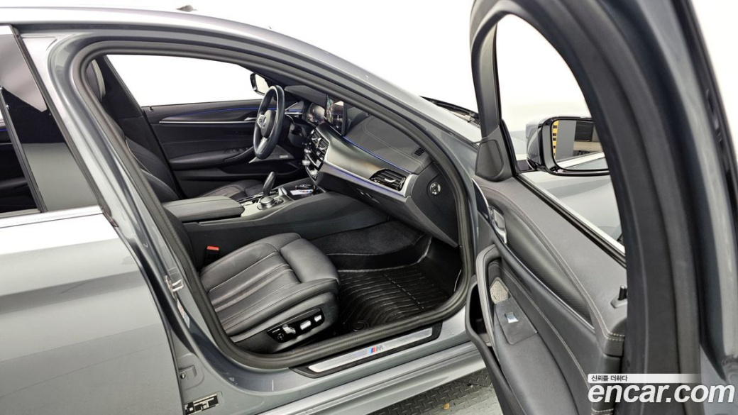 BMW 5-Series 520i M Sport, 2023