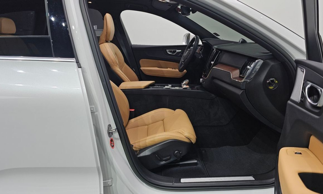 Volvo XC60 B6 Ultimate Bright, 2023