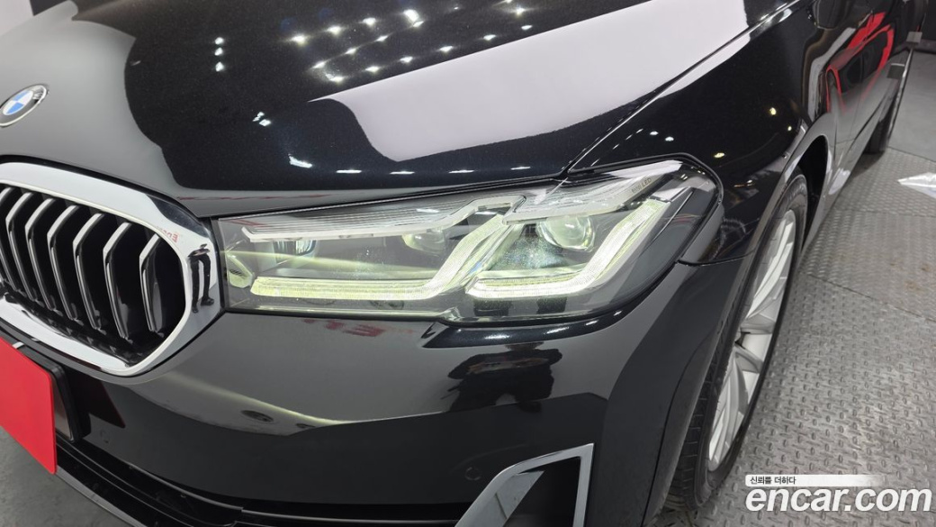 BMW 5-Series 520i Luxury, 2023