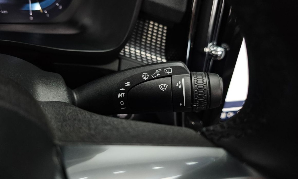 Volvo XC40 B4 Black Edition, 2025
