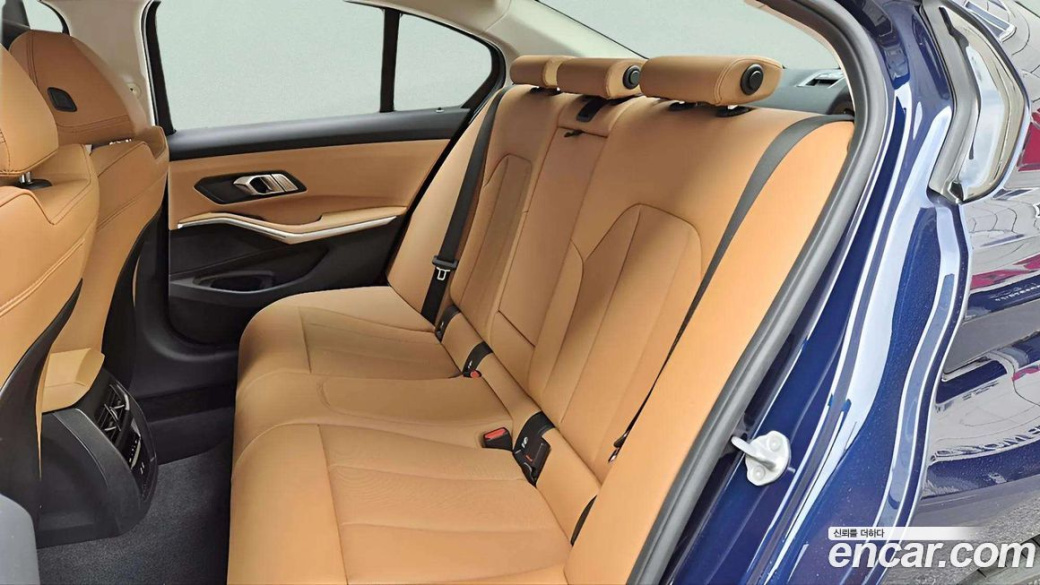 BMW 3-Series 320i, 2025