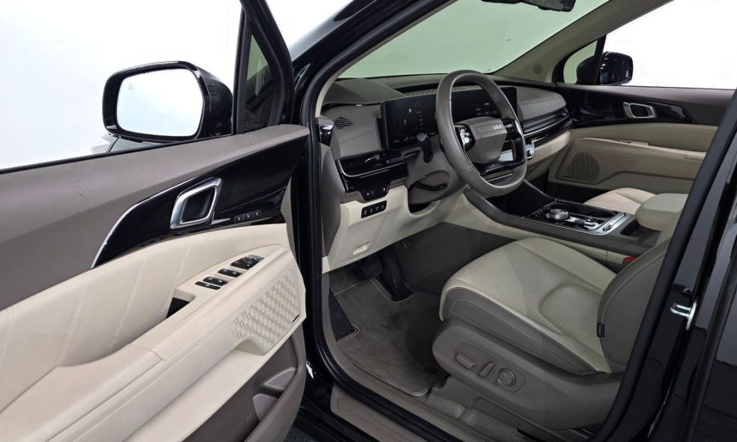 Kia Carnival 7-Seater Gravity, 2025