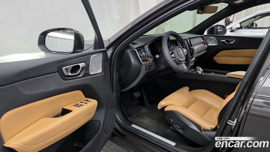 Volvo XC60 B6 Inscirtion, 2022