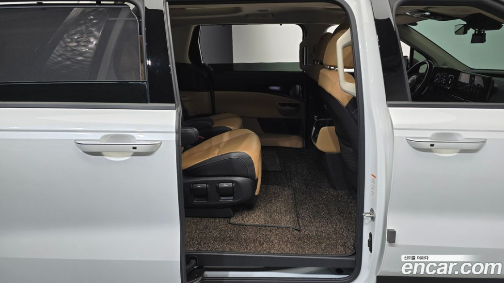 Kia Carnival 7-Seater Signature, 2022