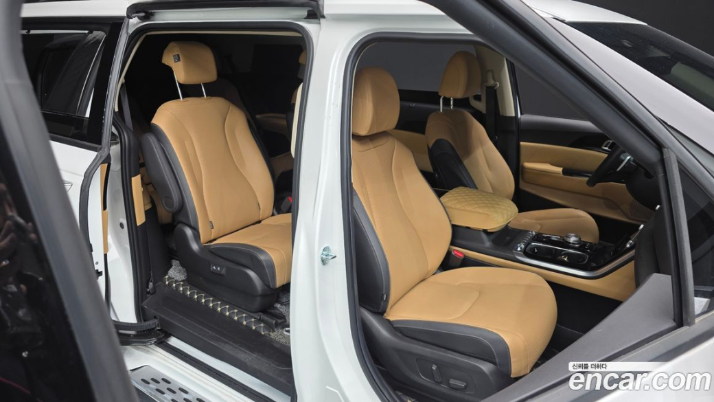 Kia Carnival 9-Seater Signature, 2023