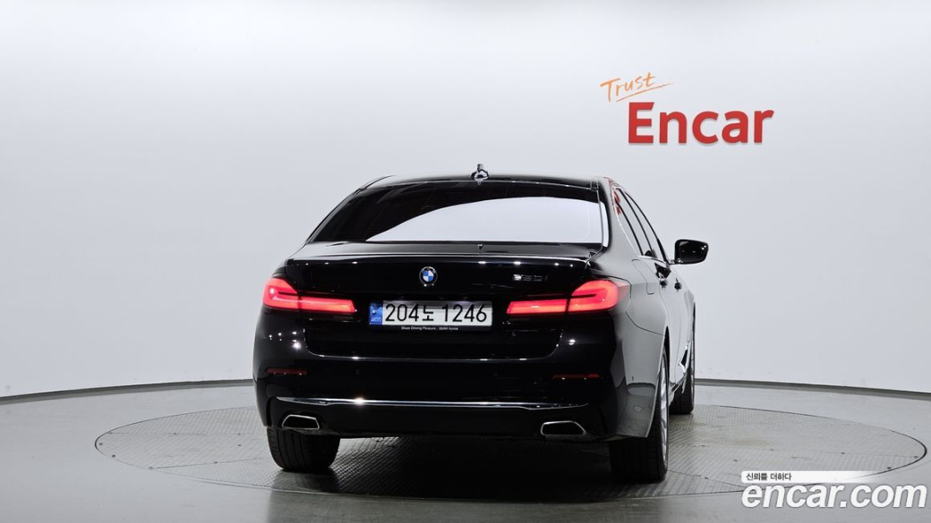 BMW 5-Series 520i Luxury, 2022