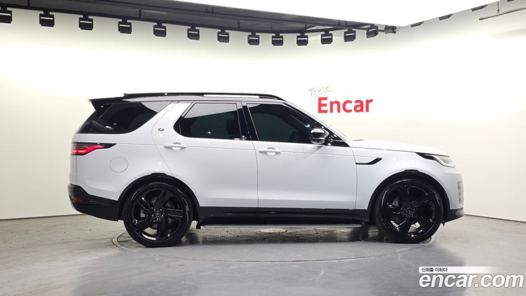 Land Rover Discovery D300 Dynamic HSE, 2024