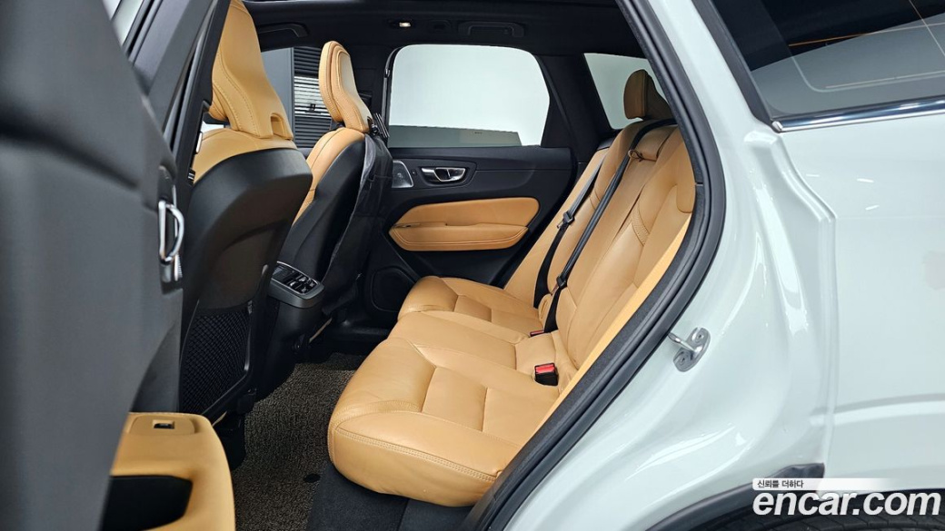 Volvo XC60 B5 Inscription, 2022