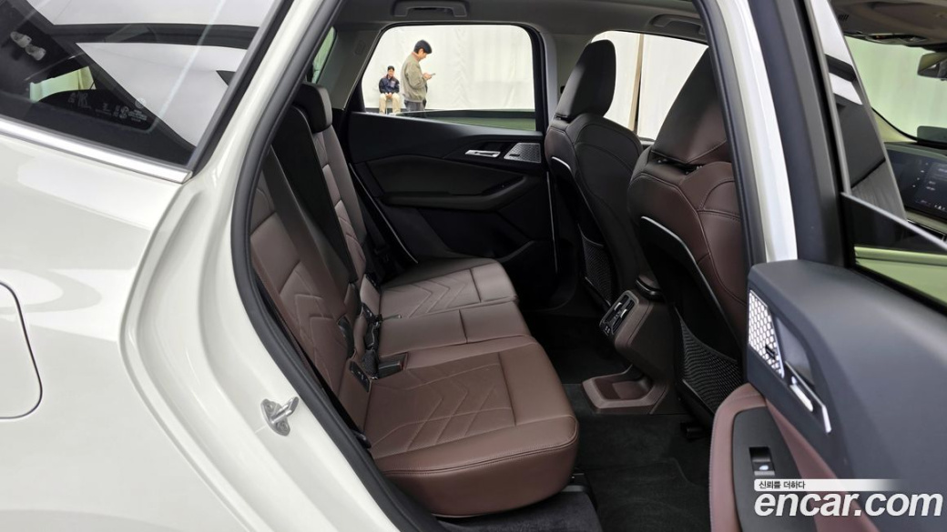 BMW 2-Series 220i Luxury, 2024