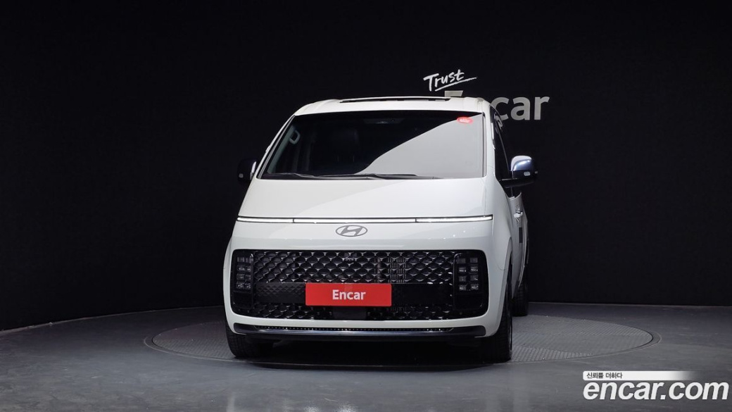 Hyundai Staria 4WD Lounge 9-Seater, 2025