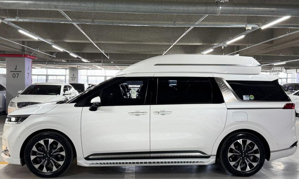 Kia Carnival 9-Seater Hi-Limousine, 2022
