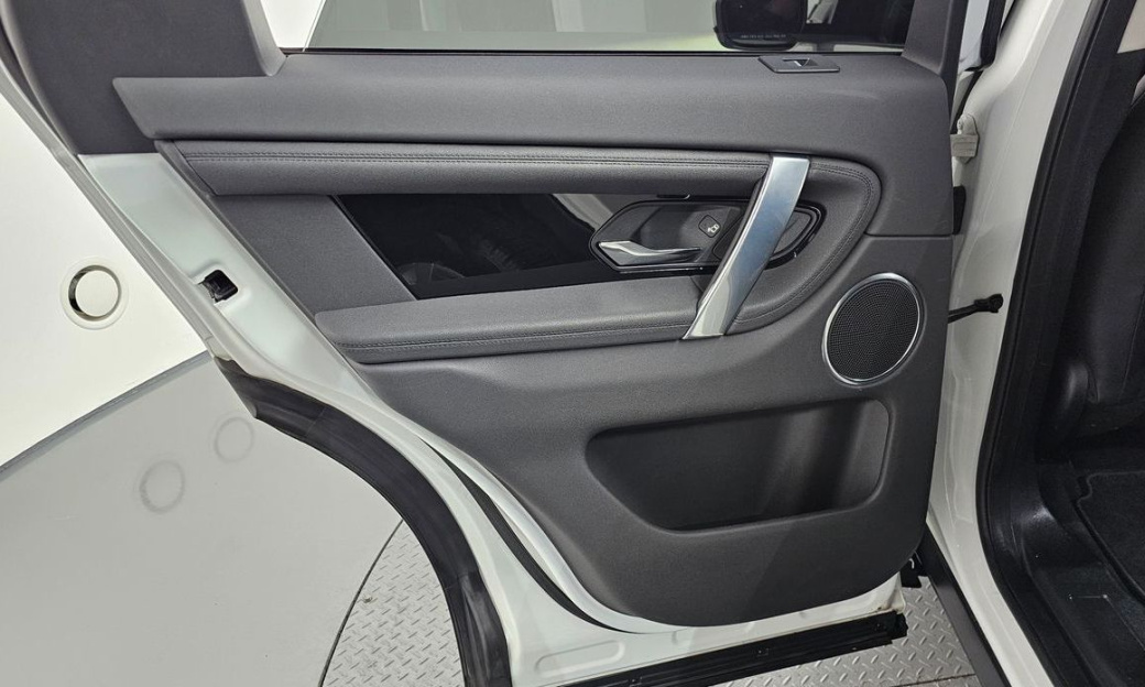Land Rover Discovery Sport P250 SE, 2022