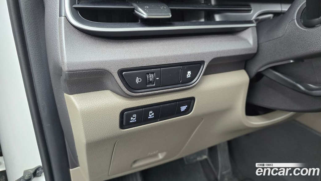 Kia Carnival 9-Seater Prestige, 2024