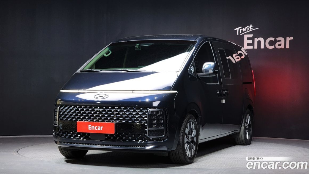Hyundai Staria 4WD Lounge 9-Seater, 2022